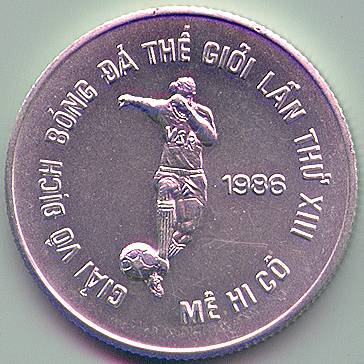 Vietnam 100 Dong 1989 coin, soccer, obverse