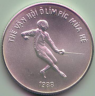 Vietnam 100 Dong 1986 coin, fencing, obverse