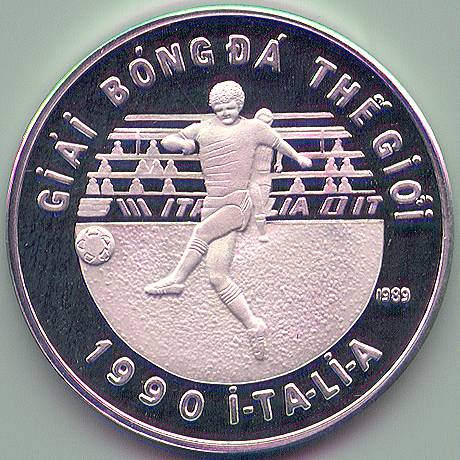 Vietnam 100 Dong 1989 coin, soccer, obverse