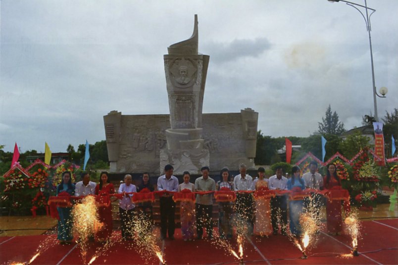 Photo: Ribbon-cutting ceremony