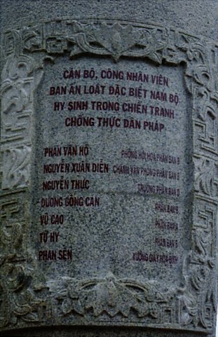 Mr. Hoàng Phượng holding a paper mold with a security watermark